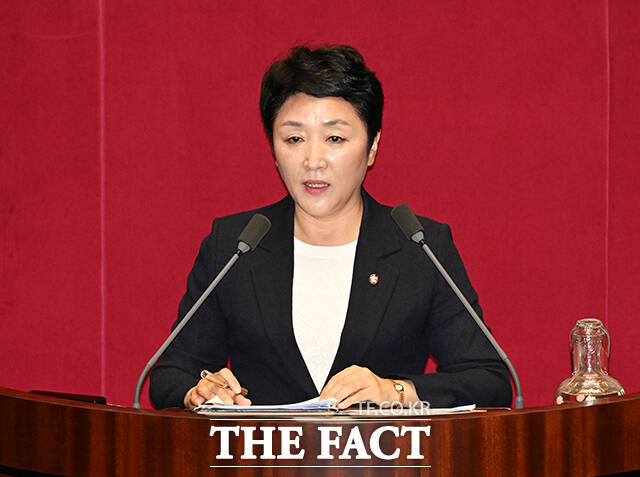 졸피뎀, 메틸페니데이트, 펜터민 등 주요 마약류 의약품을 처방받은 일부 환자들의 마약 쇼핑 행태가 여전히 이어지고 있는 것으로 나타났다. 사진은 필리버스터 마지막 주자로 발언대에 오른 전진숙 더불어민주당 의원. /배정한 기자