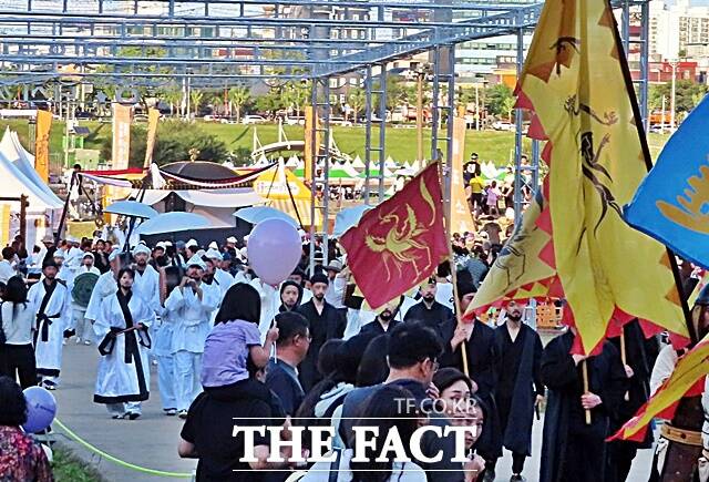 8일 무령왕을 기리고 성왕의 즉위를 기념한 ‘무령왕의 길’이 공주 공산성 일원에서 열리고 있다. /김형중 기자