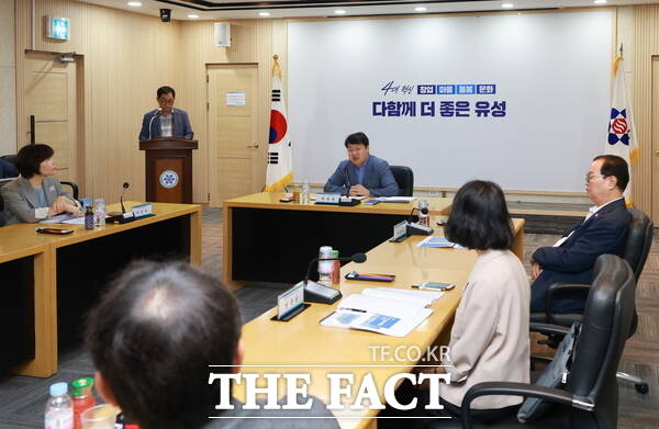 유성구청에서 열린 유성구 도서관 종합발전계획 수립을 위한 연구용역 중간보고회 모습. /대전 유성구