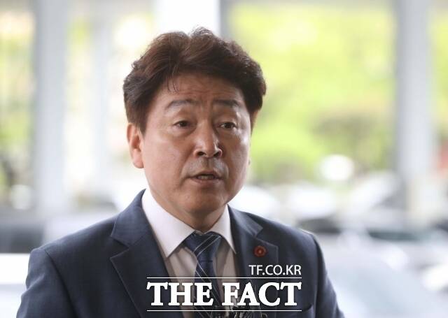 기동민 더불어민주당 의원이 지난 2023년 4월18일 오전 서울 양천구 서울남부지방법원에서 열린 첫 공판에 출석하고 있다./ 더팩트DB