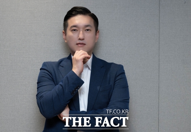 김도형 삼성자산운용 ETF컨설팅본부장이 지난달 25일 오전 서울 서초구 삼성자산운용에서 <더팩트>와 인터뷰에 앞서 포즈를 취하고 있다. /박헌우 기자