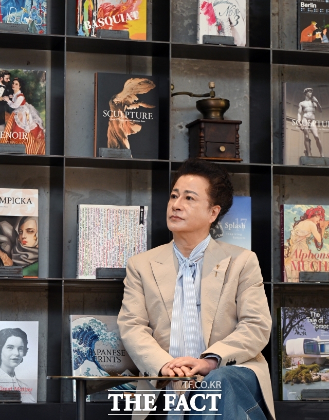 가수로서의 활약도 여전히 뜨겁다. 최근 발매한 사랑에 속았네는 공개 직후 유튜브와 SNS를 중심으로 큰 화제를 모았다. 이 곡은 파파금파가 직접 작사하고, 최항백과 홍범규가 공동 작곡, 송태호가 편곡을 맡았다. /더팩트 DB