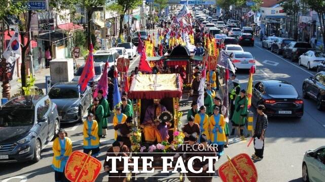 11일 제71회 백제문화제 부여에서 펼쳐진 역사문화행렬 장면. /부여군