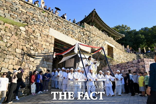 공주 제71회 백제문화제 무령왕의 길 장면. /공주시