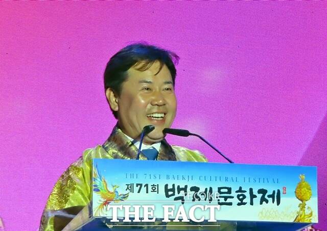 박정현 부여군수가 축사를 하고 있다. /김형중 기자