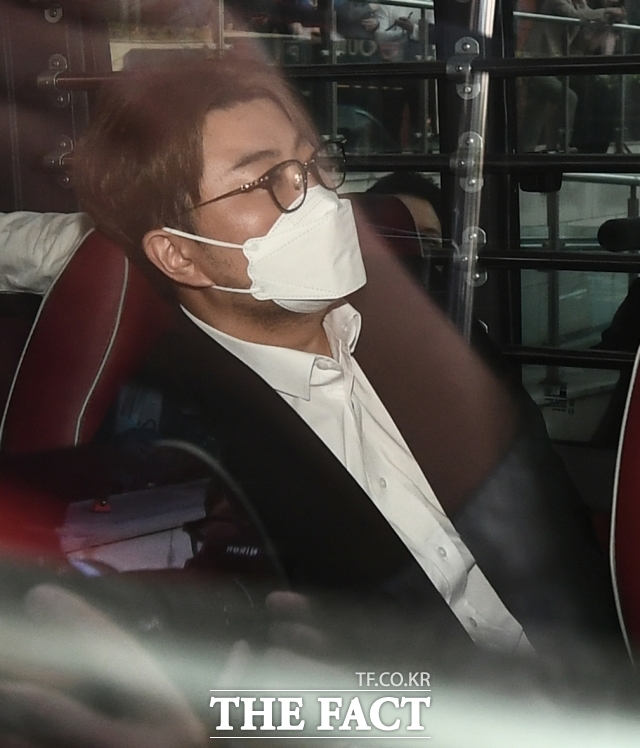 음주사고 직전까지 절정의 인기를 누리며 대중의 사랑을 한몸에 받던 김호중은, 지금 철창 안에서 가장 고요한 시간을 보내고 있다. 사진은 지난해 7월 서울중앙지방검찰청 송치 당시 모습. /박헌우 기자