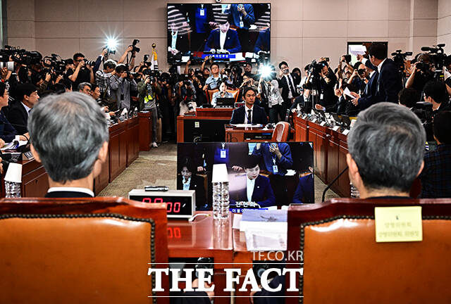 추미애 법사위원장이 13일 오전 서울 여의도 국회 법제사법위원회에서 열린 대법원에 대한 국정감사에 참석해 발언을 하고 있다.