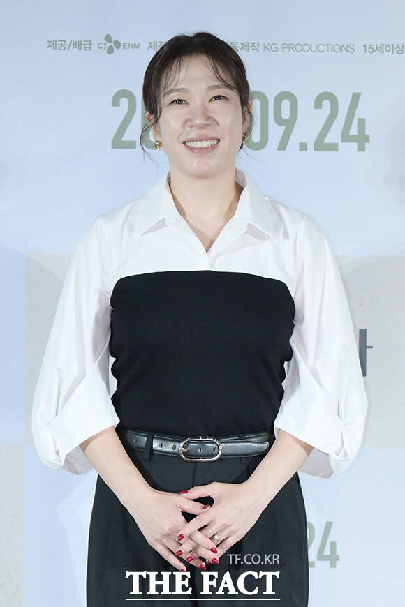 배우 염혜란이 3부작으로 구성된 여수MBC 여순사건 77주년 특별기획 라디오 다큐멘터리 1948 그녀들에 내레이터로 참여한다. /장윤석 기자