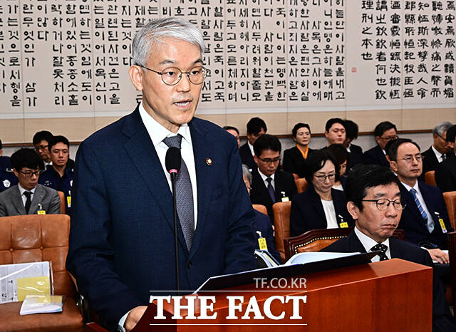 업무보고하는 천대엽 법원행정처장.