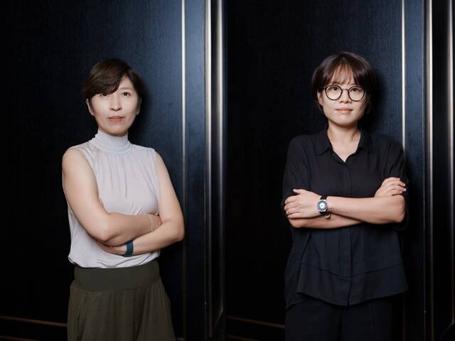 정서경 작가(왼쪽)과 김희원 감독이 배우 전지현과 강동원의 캐스팅을 두고 기적이었다고 표현했다. /월트디즈니 컴퍼니 코리아