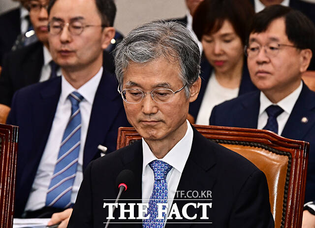 생각에 잠긴 조희대 대법원장.