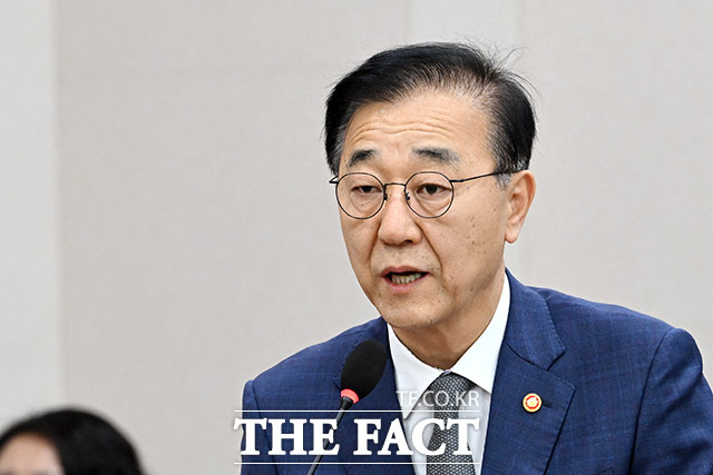 김윤덕 국토교통부 장관이 13일 오전 서울 여의도 국회에서 열린 국토교통위원회 국정감사에서 업무보고를 하고 있다. /남용희 기자