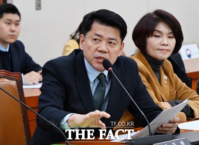 김준형 조국혁신당 의원이 지난해 12월 11일 오전 서울 여의도 국회에서 열린 외교통일위원회 전체회의에 참석해 의사진행 발언을 하고 있다. /배정한 기자