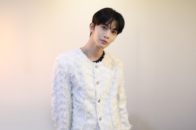 STILL YOUNG은 배진영이 가수로서 하고 싶은 음악을 담은 앨범이다./아우라 엔터테인먼트