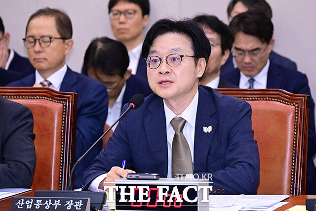 국정감사 출석한 김정관 산업통상부 장관.