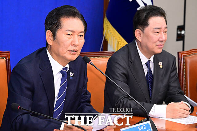 정청래 더불어민주당 대표(사진)가 13일 대법원 국정감사를 앞두고 조희대 대법원장을 향해 누구보다 충실히 임해야 한다고 강조했다. /남윤호 기자