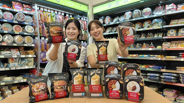 편의점 CU가 매드포갈릭과 협업해 다양한 RMR 상품을 출시했다. /BGF리테일