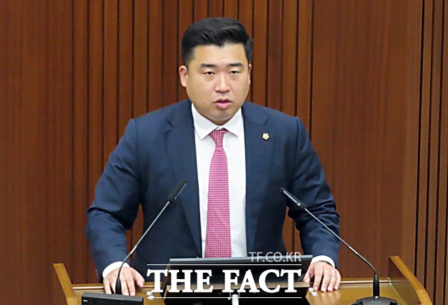 최원석 의원이 13일 세종시의회 제101회 임시회 제1차 본회의에서 5분 자유발언을 하고 있다. /김형중 기자