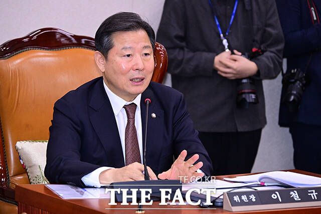 이철규 산업통상자원중소벤처기업위원회 위원장이 질의하고 있다.