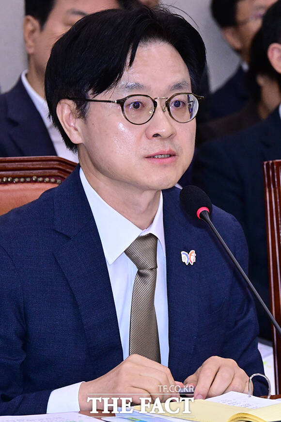 질의 답변하는 김정관 장관.