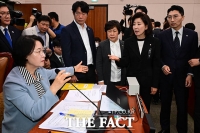  [2025 국감] 첫날부터 난타전에 상임위 곳곳 '파행' 되풀이