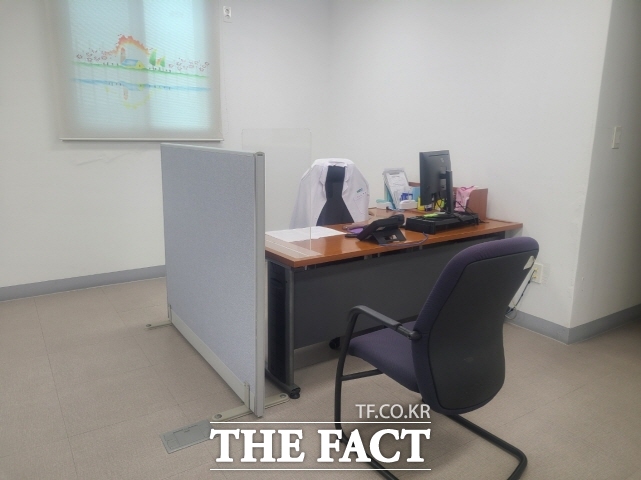 부여군 일부 보건지소 진료업무 중단으로 비어있는 진료실. /부여군