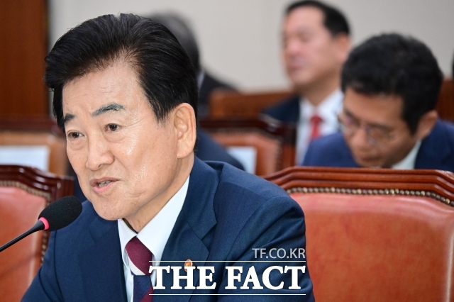 정동영 통일부 장관은 14일 국회에서 열린 외교통일위원회의 통일부 국정감사에서 경주 아시아태평양경제협력체(APEC) 정상회의를 계기로 북미정상회담이 이뤄질 가능성이 높다고 밝혔다. /국회=남윤호 기자