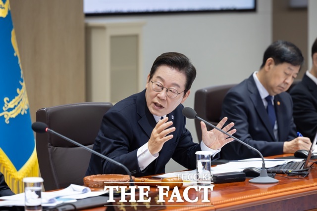 정부가 캄보디아 범죄 대응을 위해 합동대응팀을 현지에 파견하고, 아세안(ASEAN) 국가들과 현지 단속을 위한 공조 네트워크 구축에 나선다. 이재명 대통령이 9월 30일 오전 용산 대통령실에서 주재한 제44회 국무회의에서 발언하고 있다. /대통령실