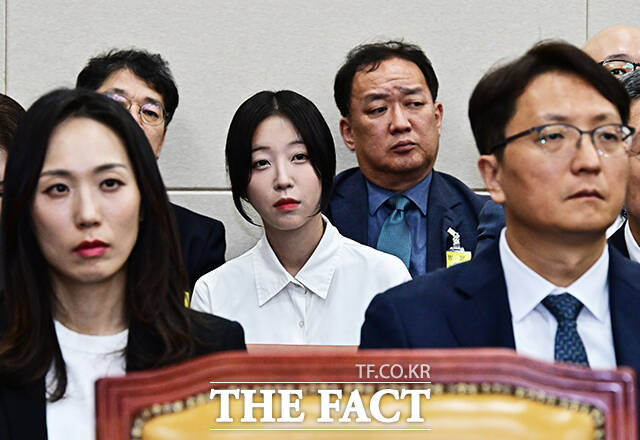 유튜버 쯔양(본명 박정원)이 14일 오후 서울 여의도 국회 과학기술정보방송통신위원회에서 열린 방송미디어통신위원회 등에 대한 국정감사에 참석하고 있다. /국회=배정한 기자