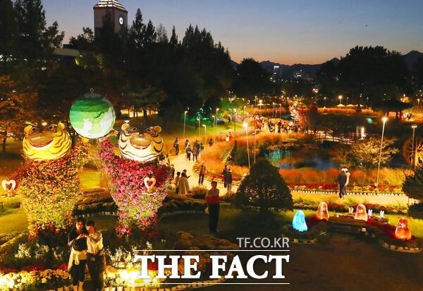 지난해 유림공원 일원에서 개최된 제15회 유성국화축제 현장. /대전 유성구