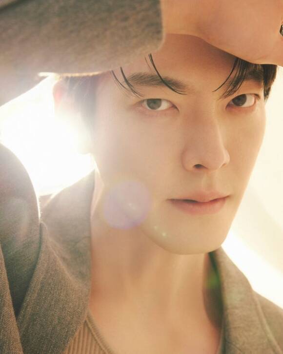 배우 김우빈이 <더팩트>와 만나 넷플릭스 오리지널 시리즈 다 이루어질지니 공개 기념 인터뷰를 진행했다. /넷플릭스