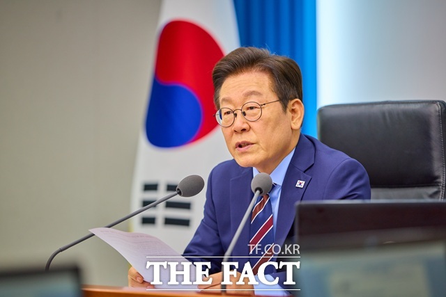 이재명 대통령은 14일 캄보디아에서 발생한 한국 국민에 대한 범죄와 관련해 지금은 다른 무엇보다 피해자들을 보호하고 사건 연루자들을 국내로 신속하게 송환해야 된다고 강조했다. /대통령실