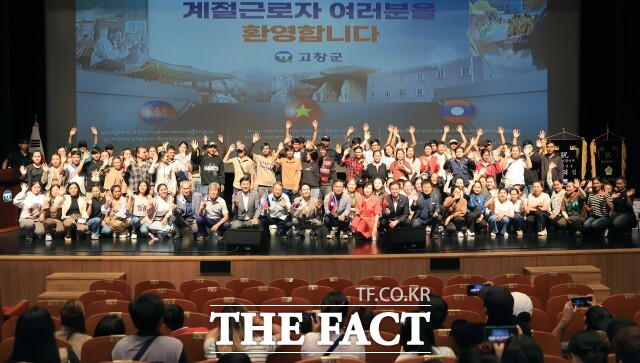 고창군 농정의 가장 큰 성과는 외국인 계절근로자 유치다. 2023년 600명에서 시작해 2024년 1800명, 올해는 3000명까지 계절근로를 늘렸다. 사진은 지난 7월 16일 열린 계절근로자 환영식. /고창군