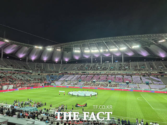 14일 한국-파라과이전을 앞둔 서울월드컵경기장의 모습. 4일 전 브라질전 때와 달리 빈 관중석이 더러 보인다. /서울월드컵경기장=오승혁 기자