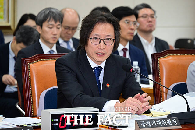 주병기 공정거래위원장이 14일 오전 서울 여의도 국회 정무위원회에서 열린 공정거래위원회 등에 대한 국정감사에 출석해 의원 질의에 답변하고 있다. /국회=남윤호 기자