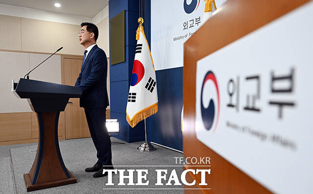 이재웅 외교부 대변인이 14일 오후 서울 종로구 외교부 청사에서 정례브리핑을 하고 있다. /임영무 기자