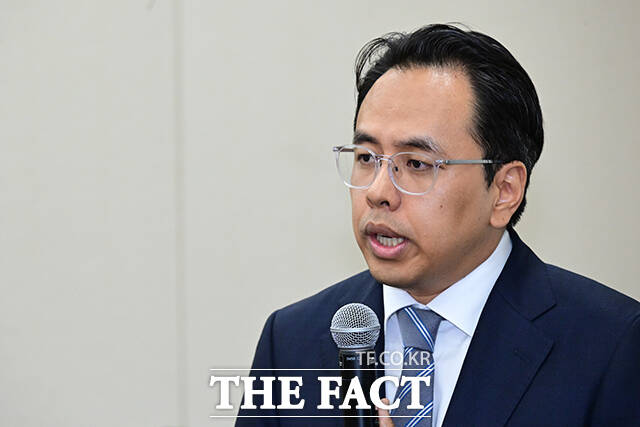 김범석 우아한형제들 대표가 배달앱 배달의민족과 관련해 질의답변 중이다. /국회=남윤호 기자