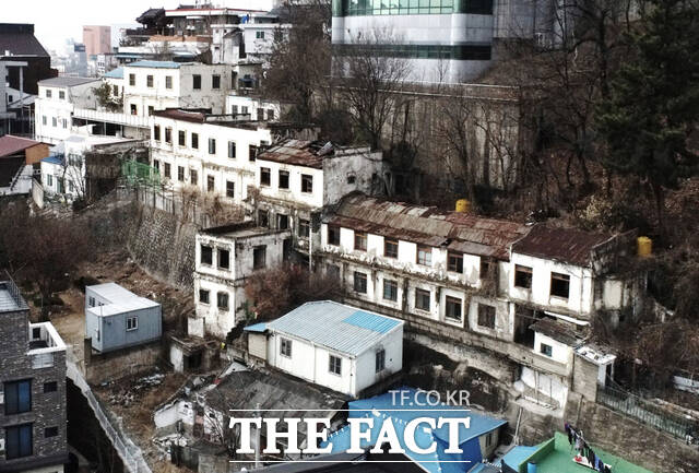 지난 2010년 폐교돼 방치되고 있는 옛 전주 금암고등학교 전경. /전주시