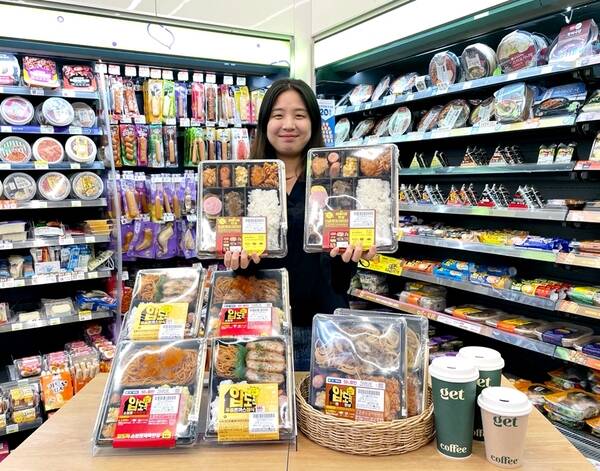 CU가 ESG 경영 강화를 위해 도시락 용기를 기존 PP(폴리프로필렌) 소재에서 친환경 생분해성 소재인 PLA(폴리락틱애시드)로 전면 교체한다. /CU