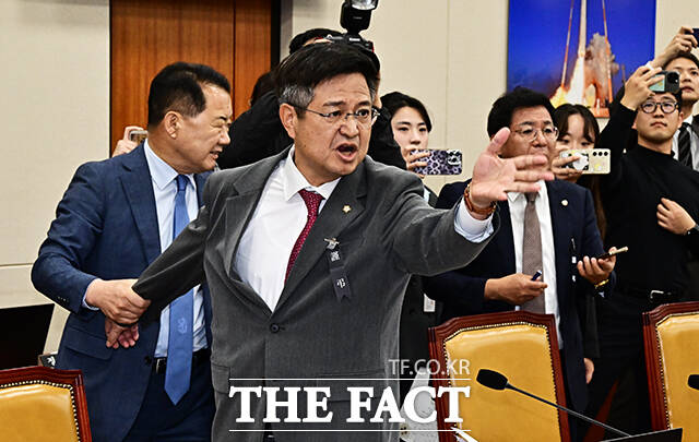 목소리 높이는 김장겸 국민의힘 의원.