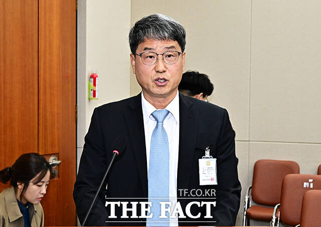 업무보고 하는 반상권 방송미디어통신위원회 위원장 직무대리.