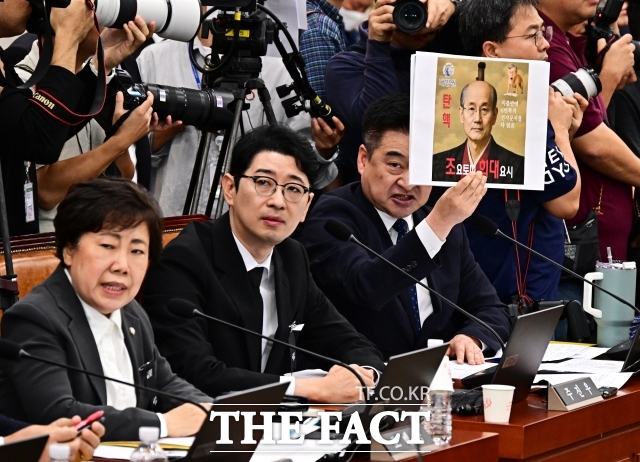 국회 법제사법위원회 대법원·법원행정처 국정감사가 15일 서울 서초구 대법원 청사에서 열린다. 최혁진 무소속 의원이 13일 오전 서울 여의도 국회 법제사법위원회에서 열린 대법원에 대한 국정감사에 참석해 질의를 하고 있다. /국회=배정한 기자