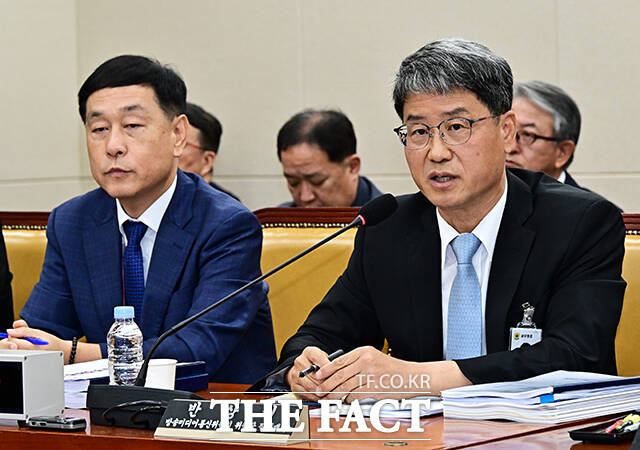 위원장 직무대리로 국정감사 치르는 방송미디어통신위원회.