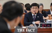  [2025 국감] 쏟아진 질타에 고개 숙인 김기호 영풍 대표…장형진 고문도 언급
