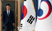  캄보디아 대학생 고문 사망 관련 브리핑 입장하는 이재웅 외교부 대변인 [포토]