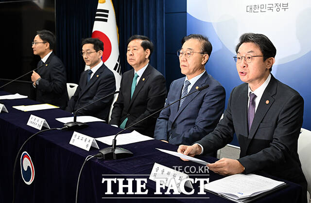 이억원 금융위원장이 금융대책과 관련해 발언하고 있다.