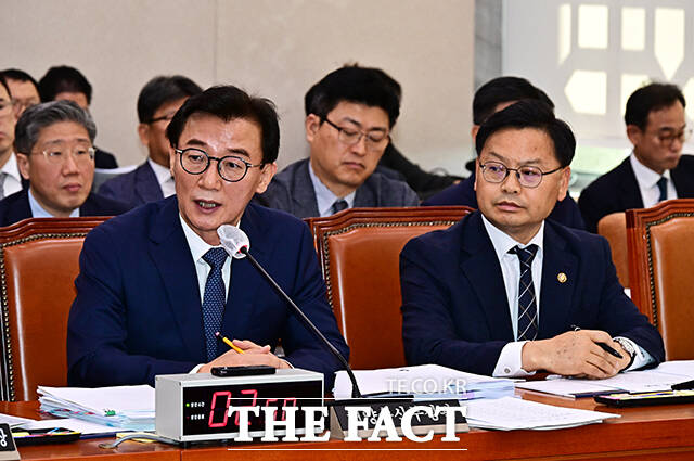 전재수 해양수산부 장관이 15일 오전 서울 여의도 국회 농림축산식품해양수산위원회에서 열린 해양수산부에 대한 국정감사에 출석해 질의에 답변을 하고 있다. /국회=배정한 기자