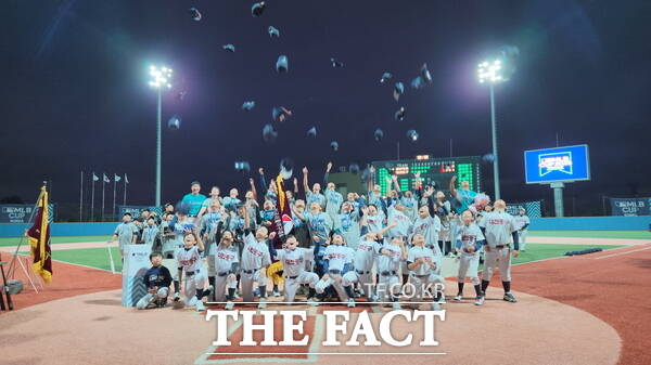 MLB CUP 2025 U-12에서 우승을 차지한 대전 중구 리틀야구단 선수들이 우승 세레머니를 하고 있다. /대전 중구 리틀야구단