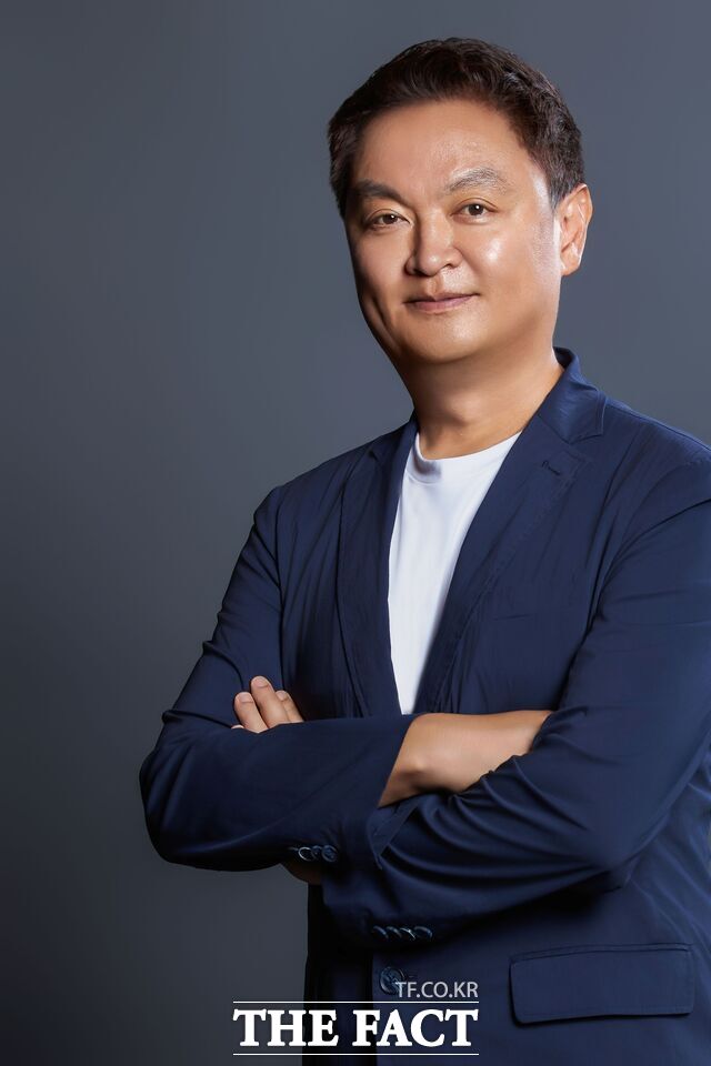 강윤성 영화감독/장성군