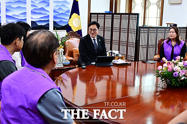 10.29이태원참사 유가족 대표단과 면담하는 우원식 국회의장.